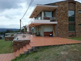 CHALET Y PASAMANOS