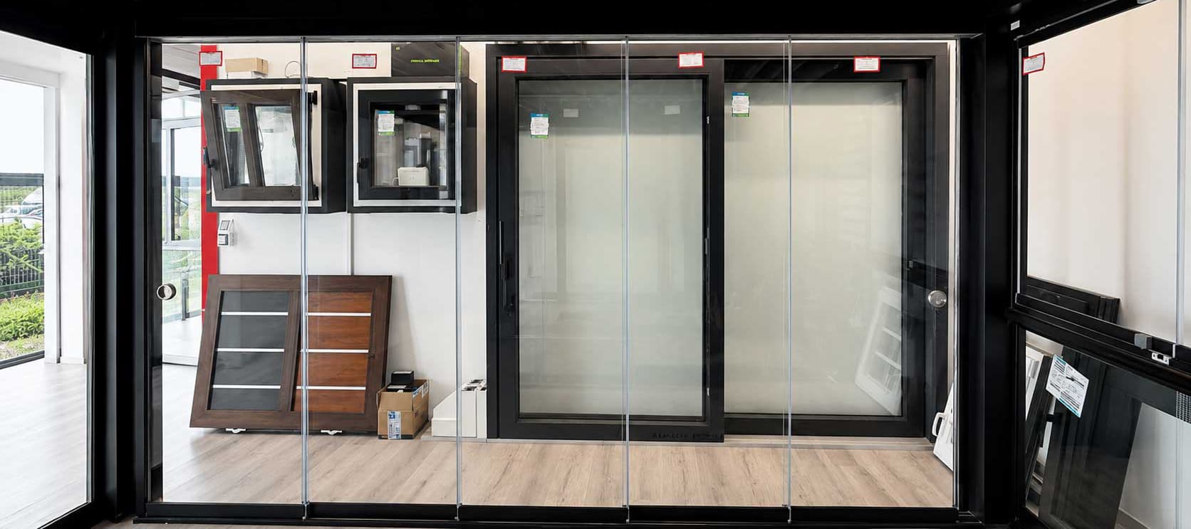 Instalación de correderas de vidrio para dividir interiores en A Mariña Lucense