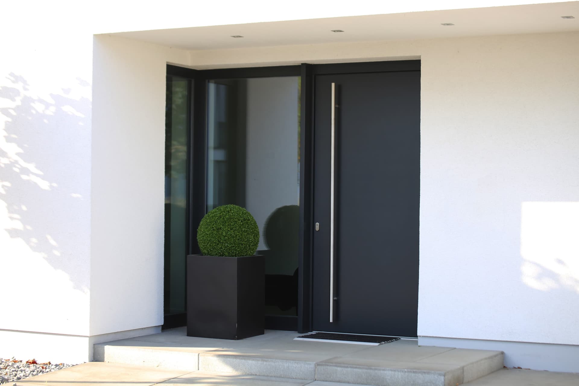 Fabricación de puertas de aluminio y PVC a medida en Foz