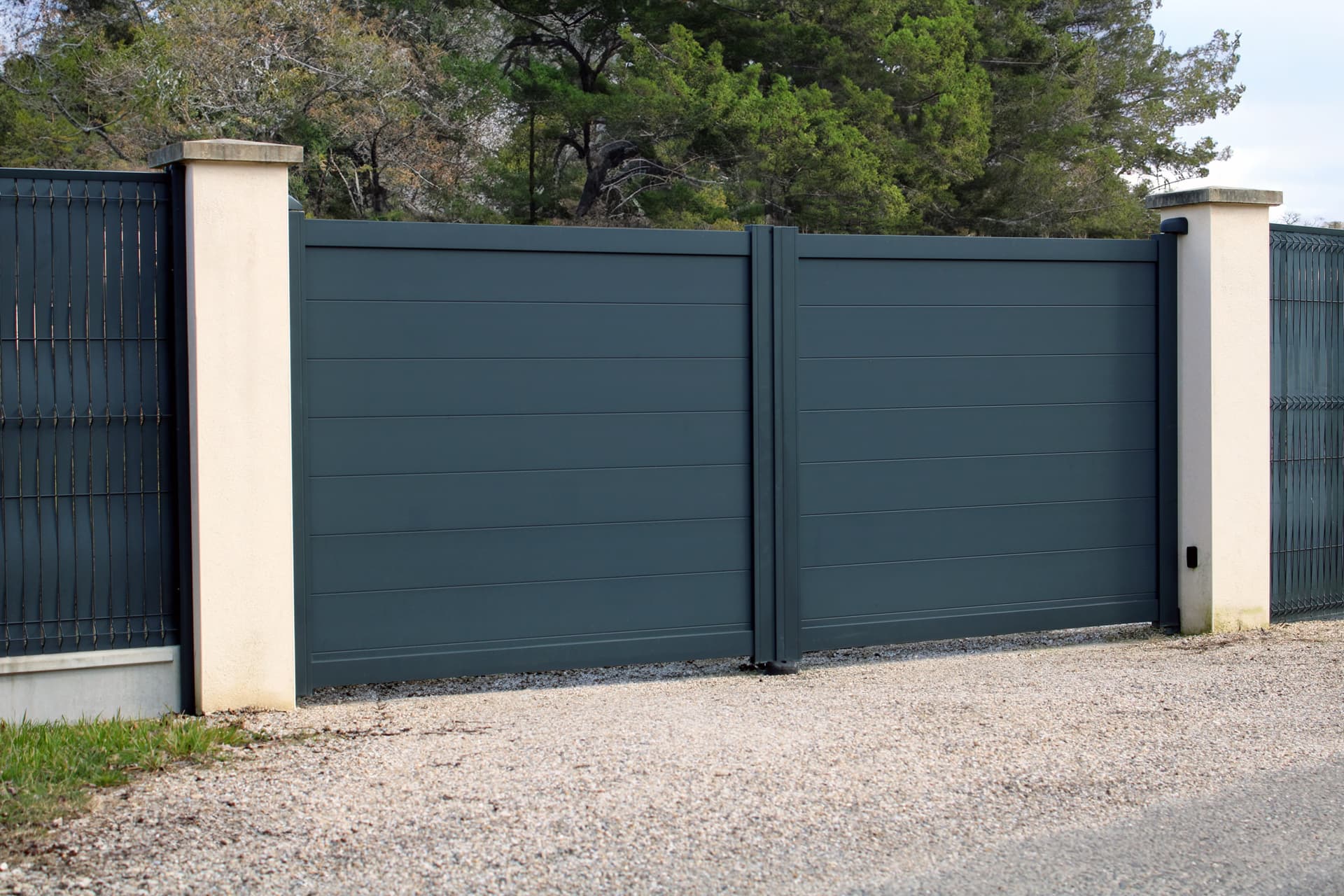 Fabricación de puertas automáticas de aluminio y cristal en Foz